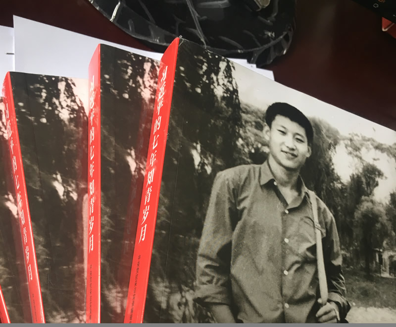 市龍江城鄉(xiāng)發(fā)展集團公司集體學(xué)習《習近平的七年知青歲月》并觀看《巡視利劍》專題片