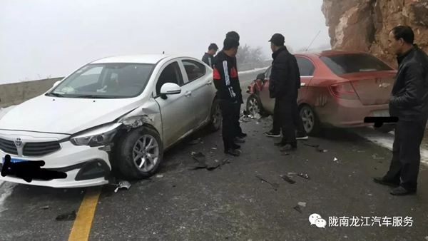 金錘鈑金，銀槍噴漆！龍江汽修值得信賴！