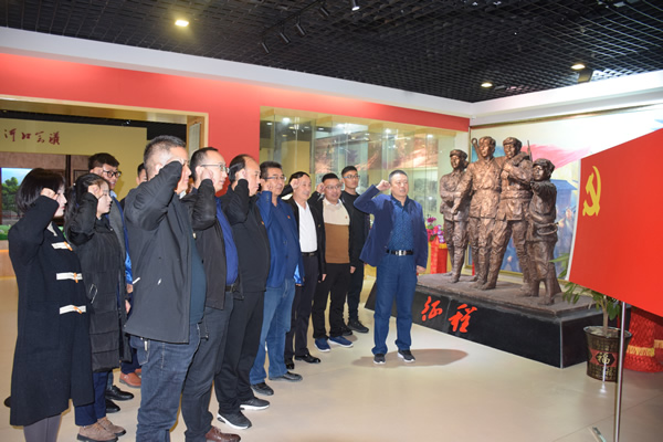 市龍江集團開展“不忘初心、牢記使命”主題黨日活動