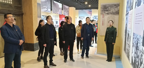 市龍江集團開展“不忘初心、牢記使命”主題黨日活動