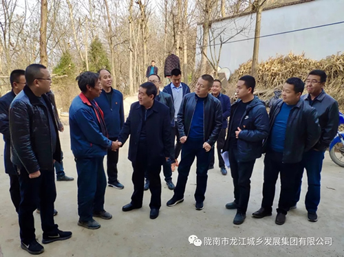 市龍江集團在文縣橋頭鎮(zhèn)安子坡村開展“解難題、辦實事、送溫暖”活動