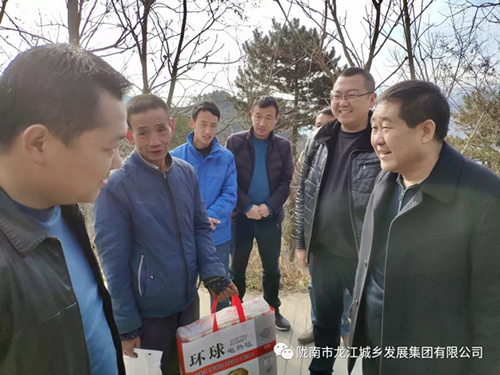 市龍江集團在文縣橋頭鎮(zhèn)安子坡村開展“解難題、辦實事、送溫暖”活動