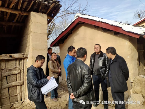 市龍江集團在文縣橋頭鎮(zhèn)安子坡村開展“解難題、辦實事、送溫暖”活動